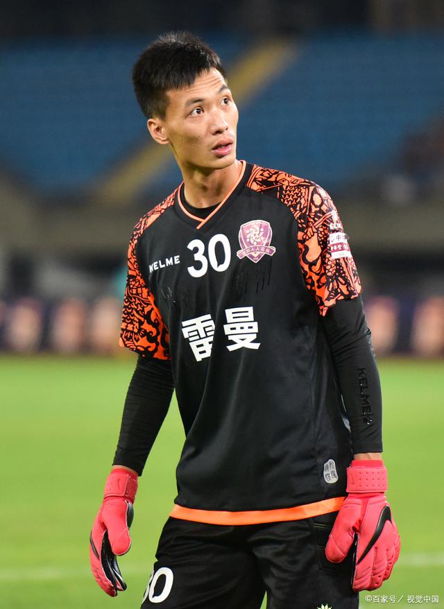 转会期亚冠传出新动向，托特纳姆主帅复盘，管理层表态——球迷炸锅，资深球员宣示担当的简单介绍